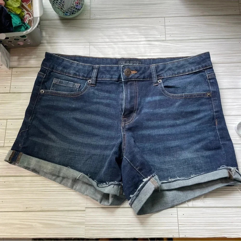 Aeropostale low rise midi dark denim cuffed shorts women’s size 12